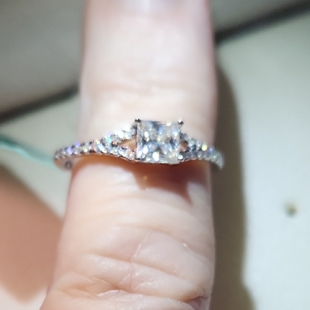 Elegant Silver Moissanite Ring